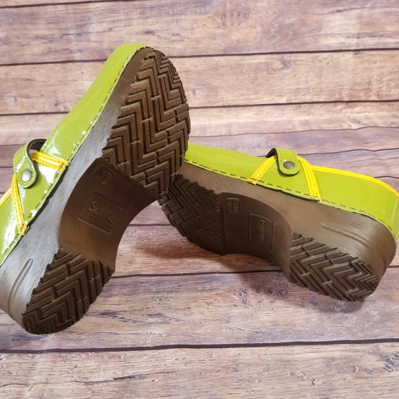 Girls Sanita lime green patent t-strap clogs - Picture 4 of 8